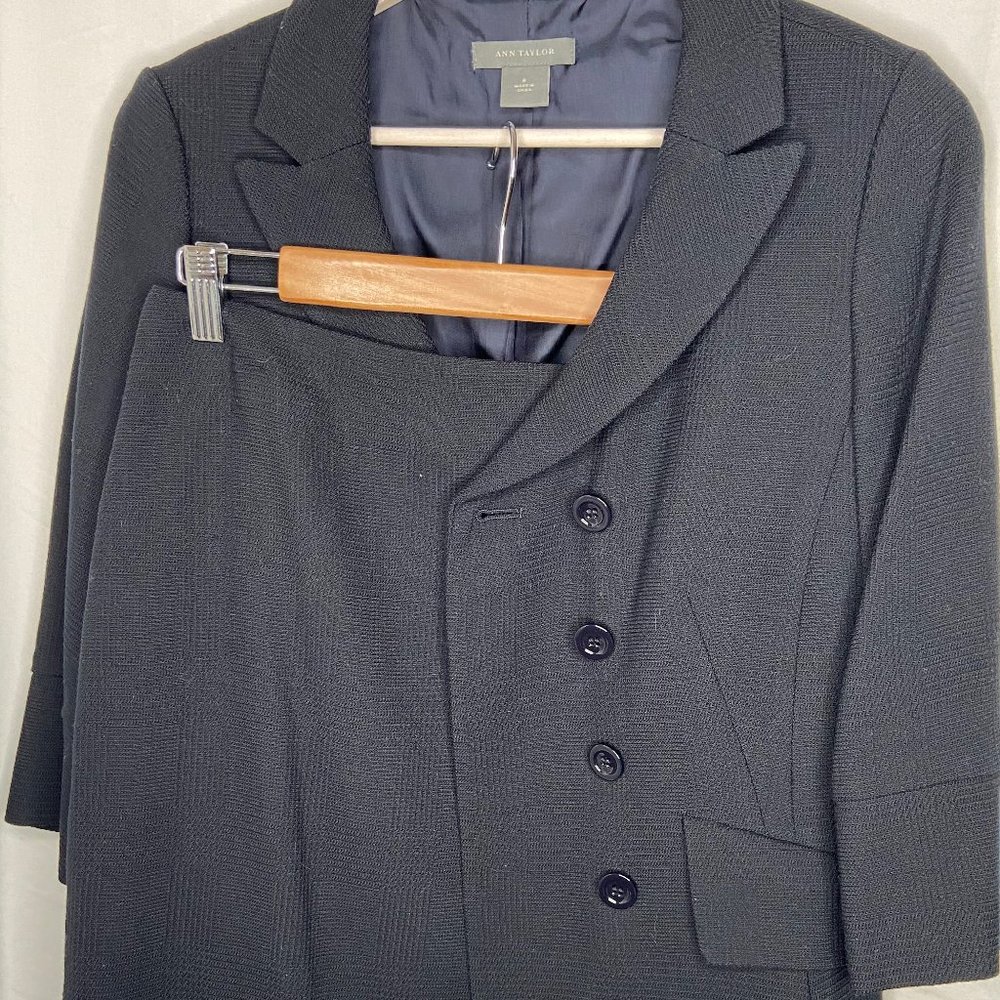 Ann Taylor Women's navy suit size 8